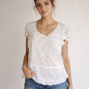Gretty Ziegler White medium lace cap sleeve scoop neck top with ruffled bottom
